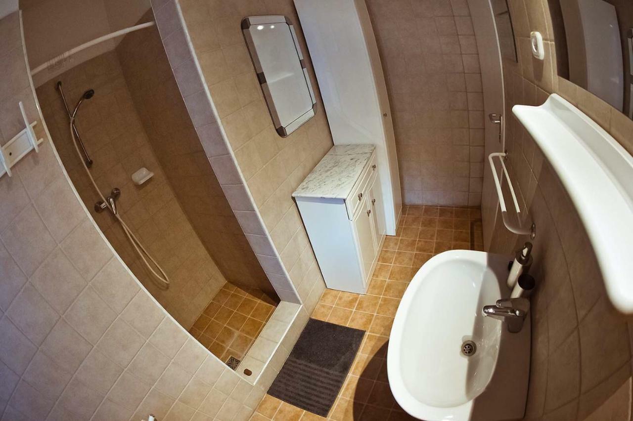 Balatonalmádi Koi Apartman מראה חיצוני תמונה