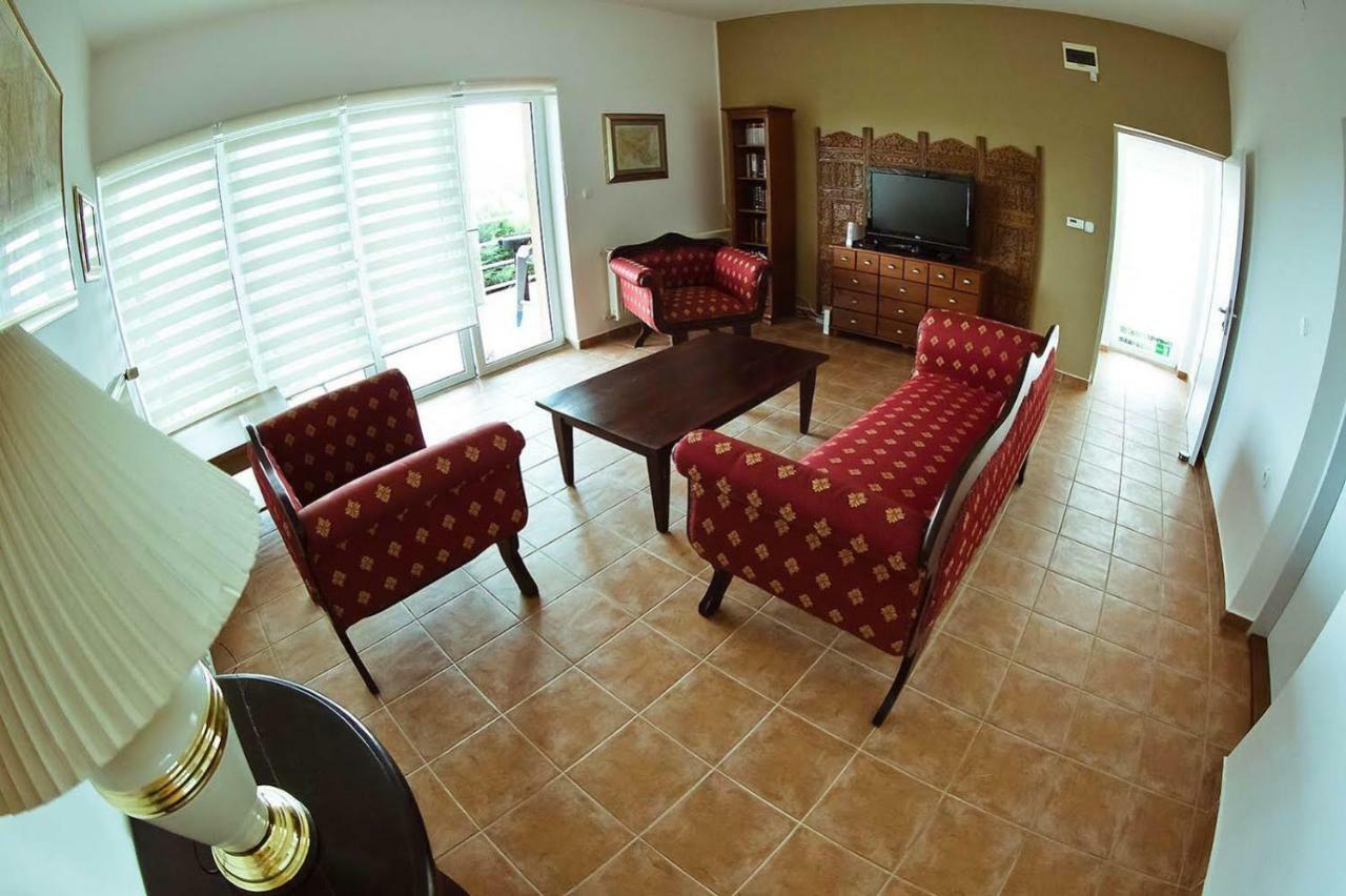 Balatonalmádi Koi Apartman מראה חיצוני תמונה